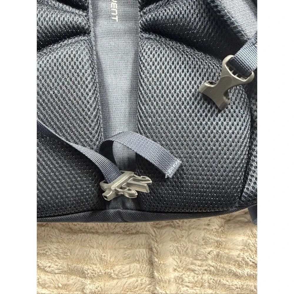 North Face Jester Backpack Blue 3 Space Padded Hiking School Excellent Very Nice